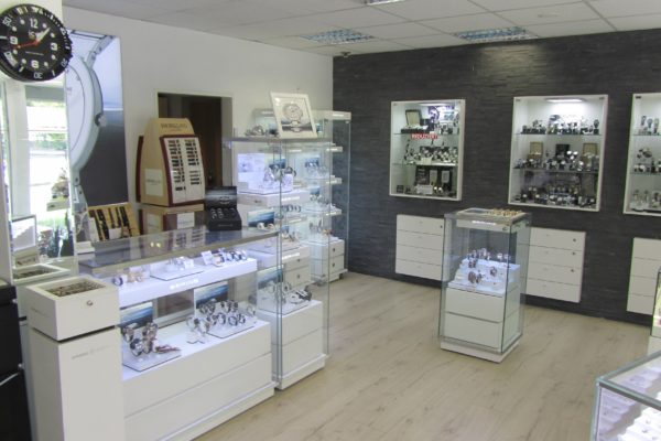 Innen im Uhren- und Trend Shop